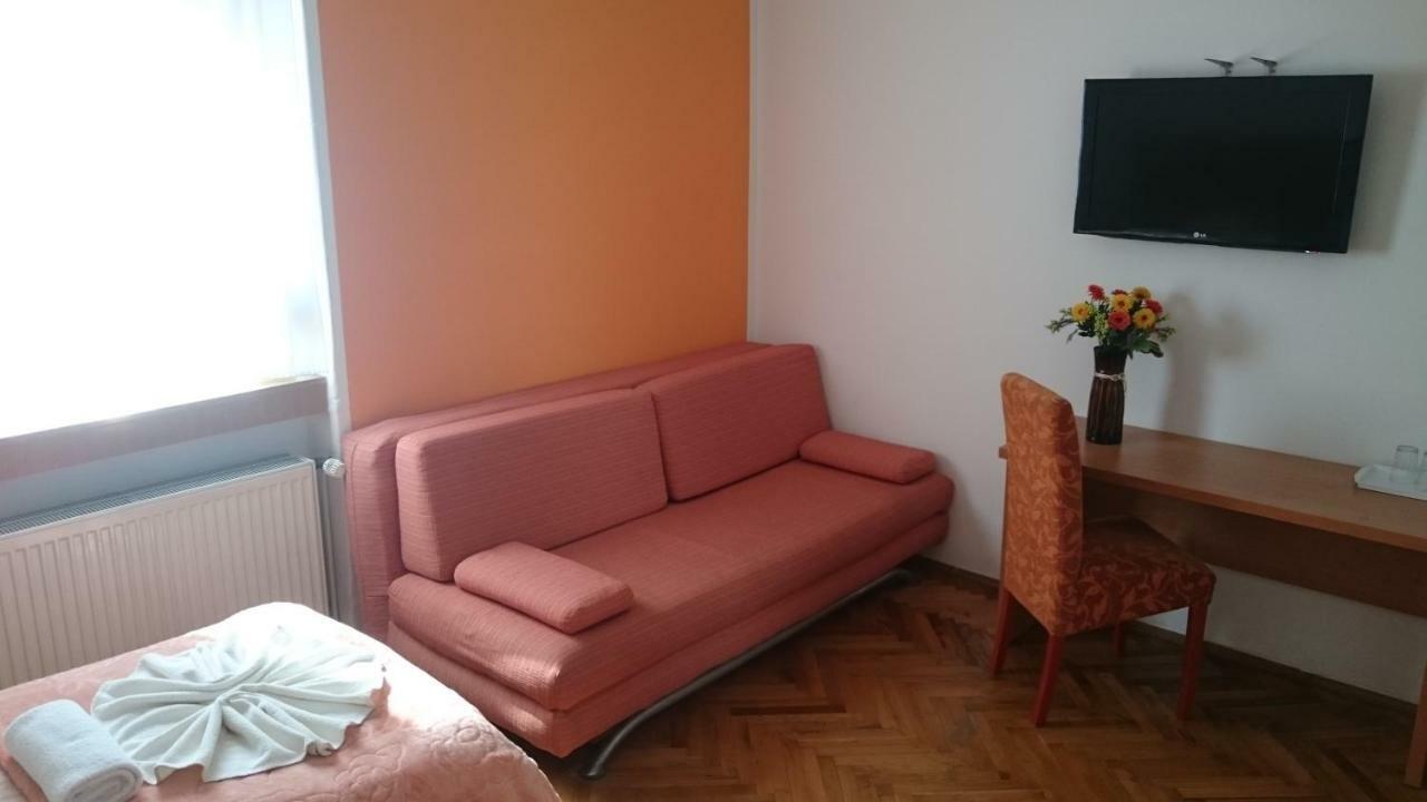 Guest House Villa Herbarium Slavonski Brod Exterior foto